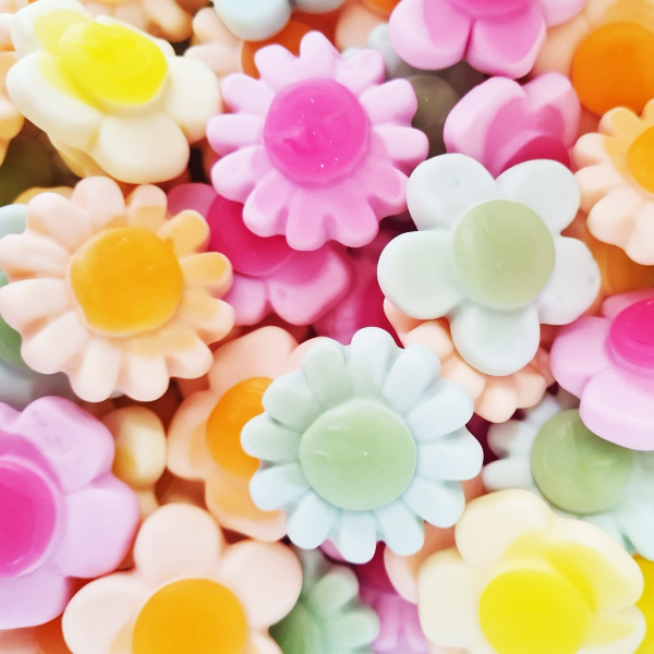 Happy Flowers candy bag – front view showcasing colorful, flower-shaped Swedish candy with fruity flavors.