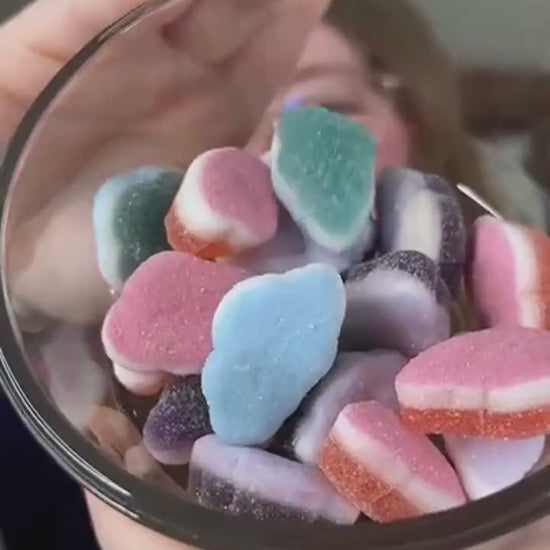 Girl from TioTok reviewing Berry Coulds